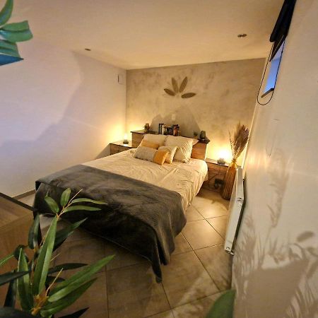 Le Twenty Bed & Breakfast Marche-en-Famenne Bagian luar foto