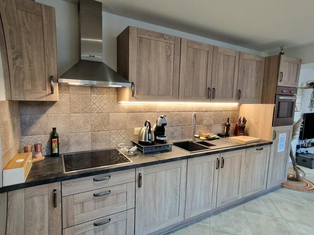 Le Twenty Bed & Breakfast Marche-en-Famenne Bagian luar foto