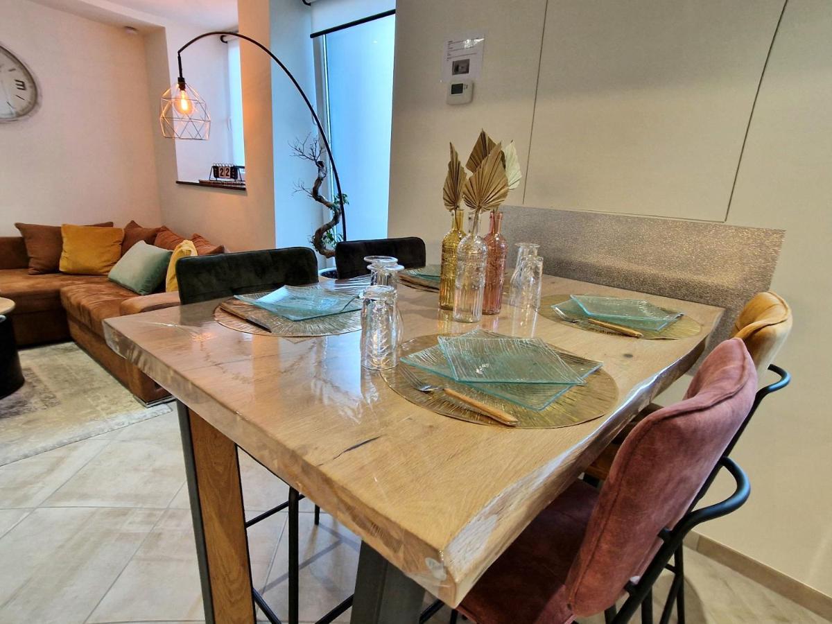 Le Twenty Bed & Breakfast Marche-en-Famenne Bagian luar foto