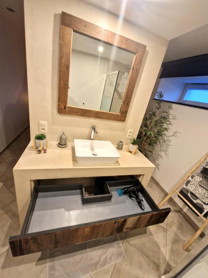 Le Twenty Bed & Breakfast Marche-en-Famenne Bagian luar foto