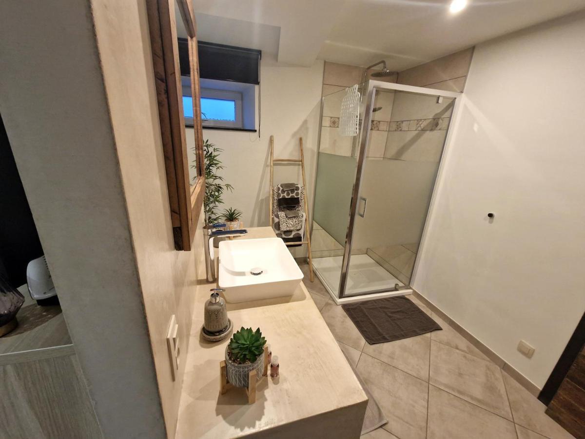 Le Twenty Bed & Breakfast Marche-en-Famenne Bagian luar foto