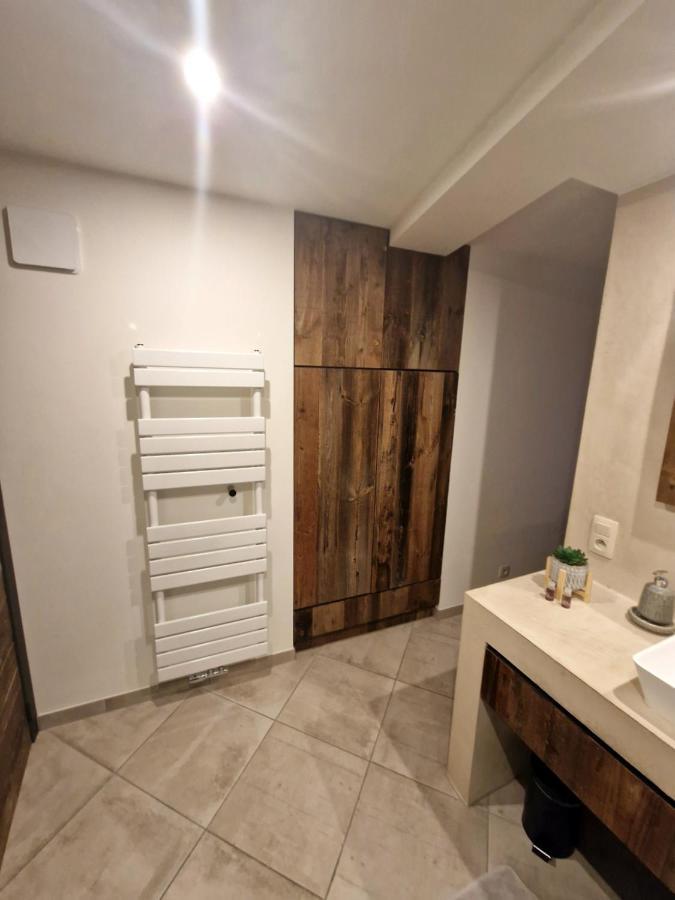 Le Twenty Bed & Breakfast Marche-en-Famenne Bagian luar foto